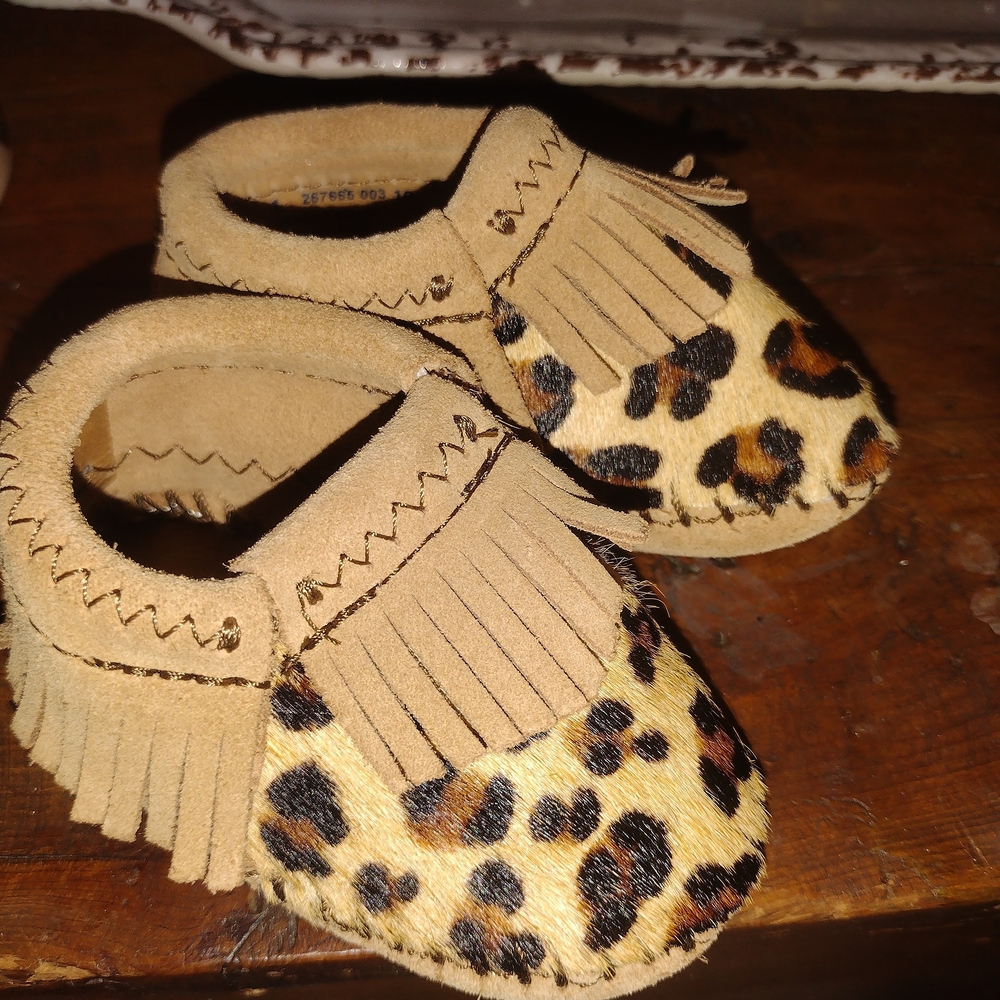 🍼New Minnetonka Real Hair Baby/Toddler Size 1 Moccasins